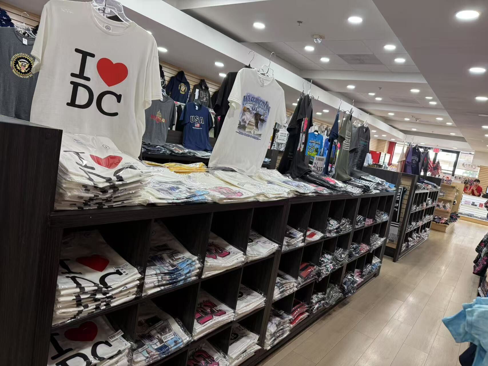 dc-souvenirs_apparel_shirts-tanks-tops3