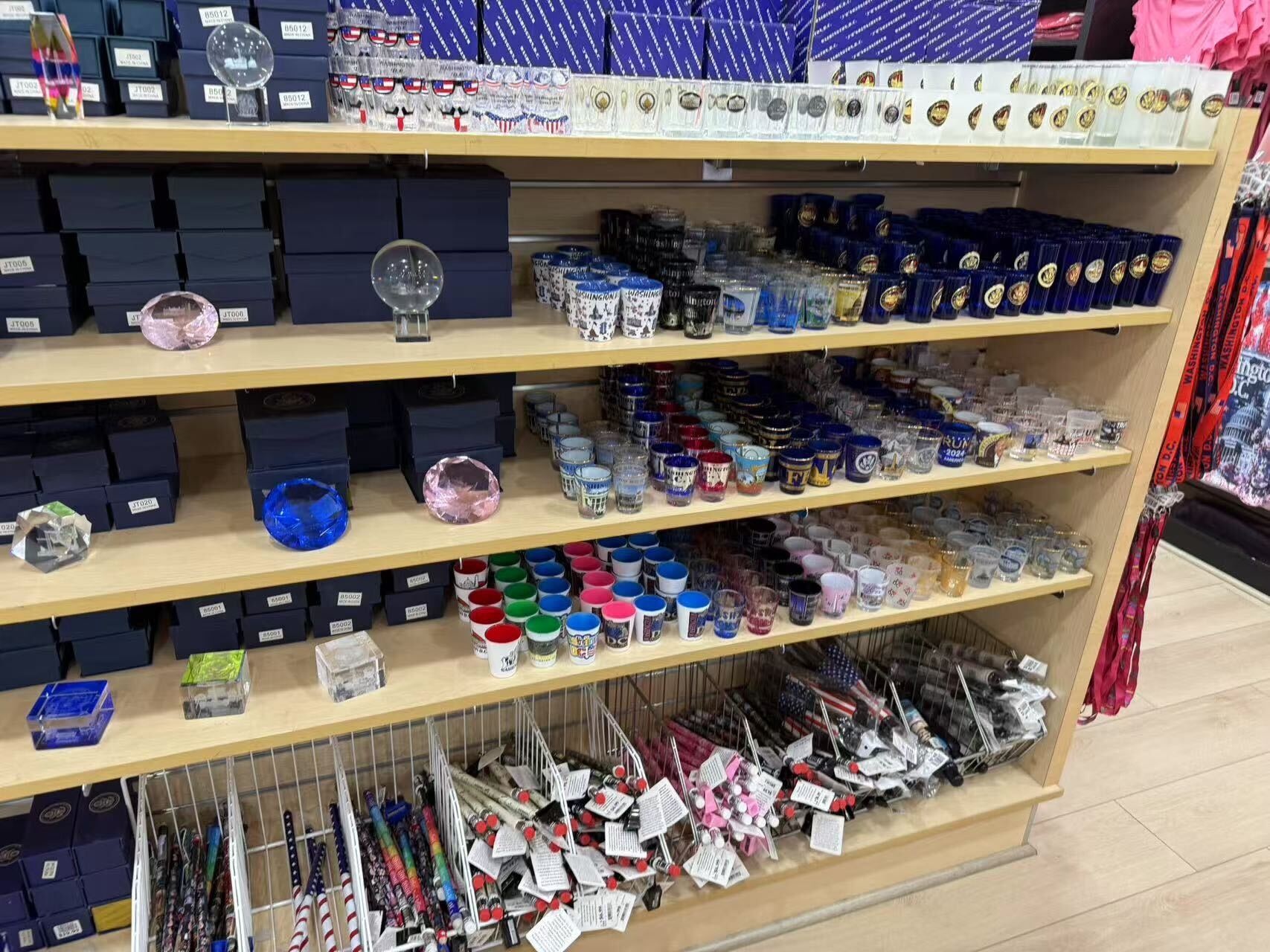 dc-souvenirs_glassware